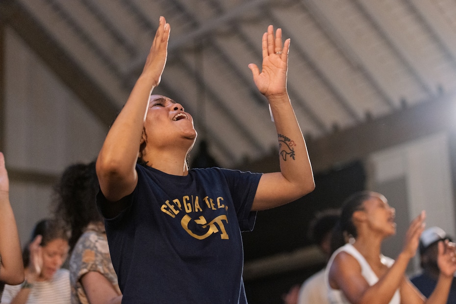 Worship moment at Bethel Atlanta